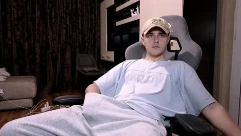 Snapshot of matt_aniston chatting on 01.31.25 Matt online show from 01.31.25