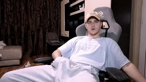 Snapshot of matt_aniston chatting on 02.01.25 Matt online show from 02.01.25