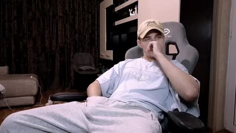 Snapshot of matt_aniston chatting on 02.04.25 Matt online show from 02.04.25