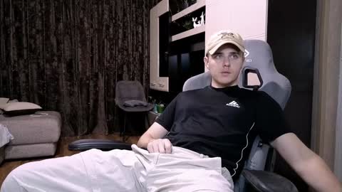 Snapshot of matt_aniston chatting on 02.07.25 Matt online show from 02.07.25