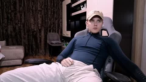 Snapshot of matt_aniston chatting on 02.09.25 Matt online show from 02.09.25