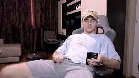 Snapshot of matt_aniston chatting on 02.11.25 Matt online show from 02.11.25