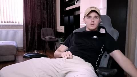 Snapshot of matt_aniston chatting on 02.12.25 Matt online show from 02.12.25