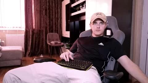 Snapshot of matt_aniston chatting on 02.12.25 Matt online show from 02.12.25
