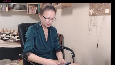 maturekate online show from 12.17.24