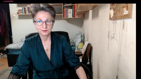 maturekate online show from 09.18.25