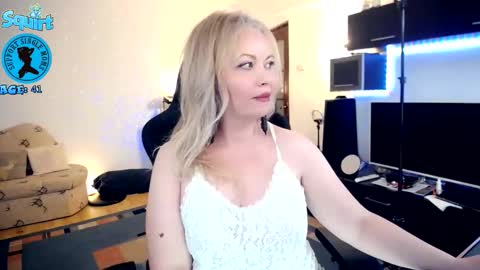 Whitney Lynn online show from 11.10.25