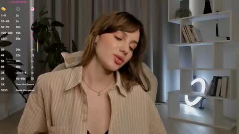Snapshot of mauddenmon chatting on 09.09.25 Lucy online show from 09.09.25