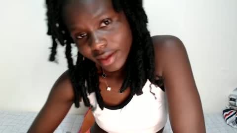 Snapshot of maui_001 chatting on 06.28.26 moh online show from 06.28.26