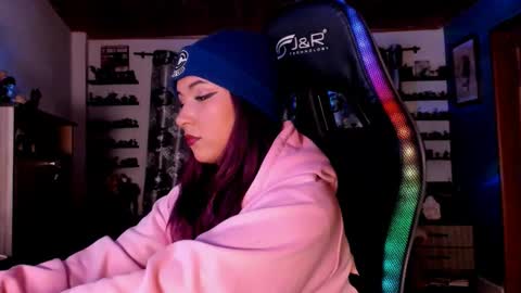 Hilary online show from 09.23.25