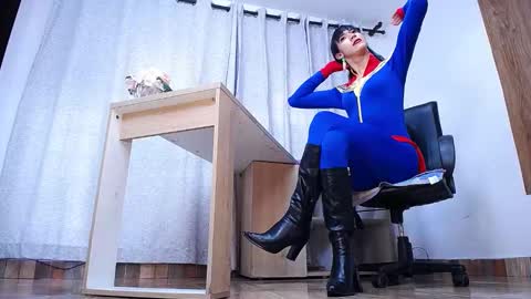 Snapshot of max_collins1 chatting on 10.14.25 Max Collins online show from 10.14.25