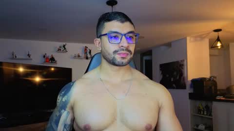 Snapshot of max_cooper17 chatting on 11.05.25 Max online show from 11.05.25