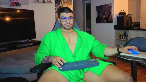 Snapshot of max_cooper17 chatting on 11.12.25 Max online show from 11.12.25