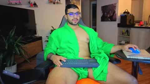 Snapshot of max_cooper17 chatting on 11.17.25 Max online show from 11.17.25