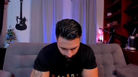 Snapshot of max_dic1 chatting on 12.08.24 max D. online show from 12.08.24