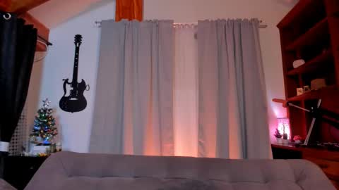 Snapshot of max_dic1 chatting on 12.09.24 max D. online show from 12.09.24