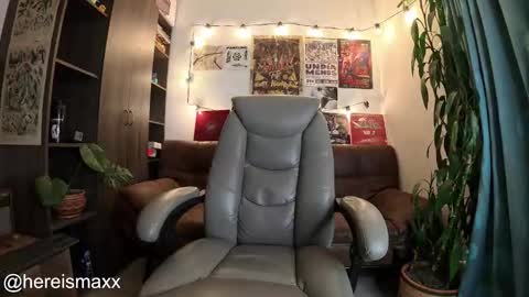 Snapshot of max_greenn chatting on 10.29.25 Max Follow me IGX hereismaxx online show from 10.29.25