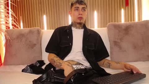 Snapshot of max_hader chatting on 02.14.26 Max online show from 02.14.26