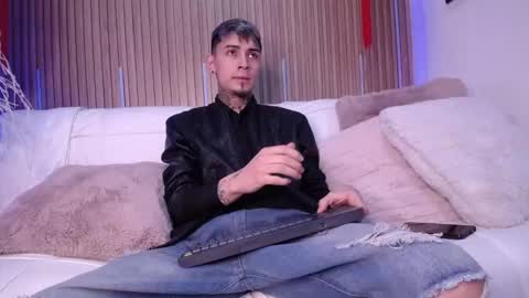 Snapshot of max_hader chatting on 02.17.26 Max online show from 02.17.26