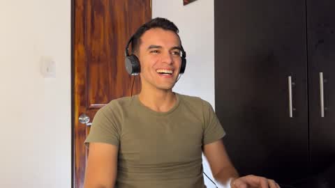 Snapshot of max_lancaster chatting on 12.04.24 Max Lancaster online show from 12.04.24