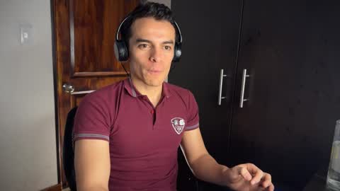 Snapshot of max_lancaster chatting on 02.11.25 Max Lancaster online show from 02.11.25