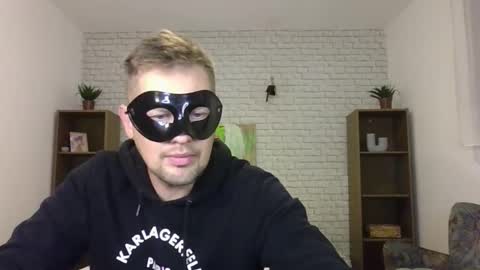 Snapshot of max_mila_888 chatting on 10.28.25 Max  Aliya online show from 10.28.25