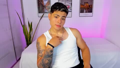 Snapshot of max_miuller chatting on 10.26.25 MAX MIULLER online show from 10.26.25