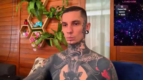 Snapshot of max_reaves chatting on 12.19.24 online show from 12.19.24