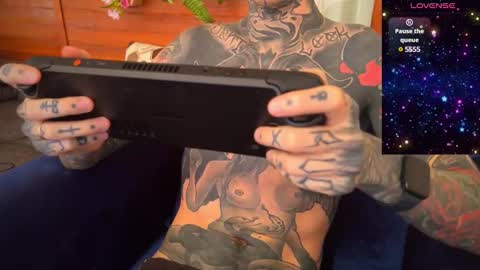 Snapshot of max_reaves chatting on 12.27.24 online show from 12.27.24