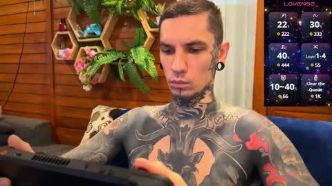 Snapshot of max_reaves chatting on 12.28.24 online show from 12.28.24