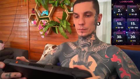 Snapshot of max_reaves chatting on 12.31.24 online show from 12.31.24