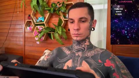 Snapshot of max_reaves chatting on 01.02.25 online show from 01.02.25