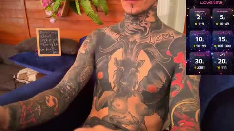 Snapshot of max_reaves chatting on 01.05.25 online show from 01.05.25
