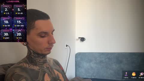 Snapshot of max_reaves chatting on 02.01.25 online show from 02.01.25
