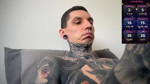 Snapshot of max_reaves chatting on 02.07.25 online show from 02.07.25
