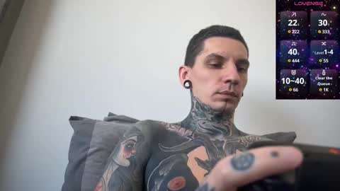 Snapshot of max_reaves chatting on 02.11.25 online show from 02.11.25
