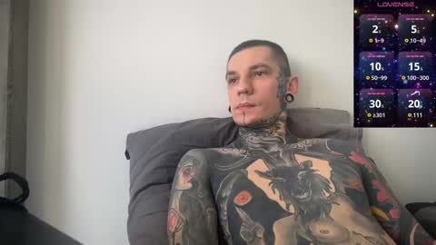 Snapshot of max_reaves chatting on 02.23.25 online show from 02.23.25