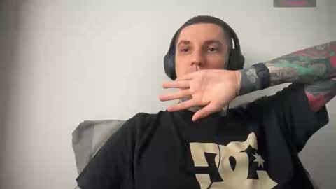 Snapshot of max_reaves chatting on 02.26.25 online show from 02.26.25