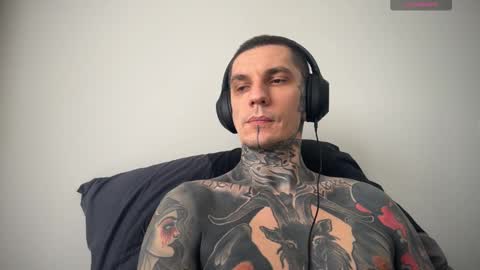 Snapshot of max_reaves chatting on 03.01.25 online show from 03.01.25
