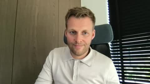 Max take off clothes online show from 10.02.25