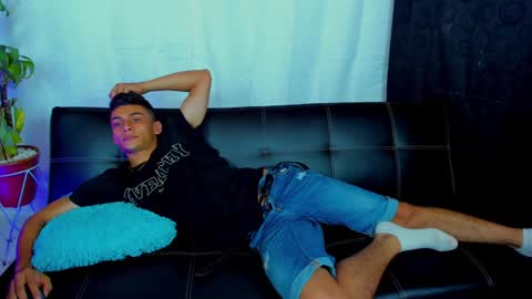 MAX     online show from 01.05.25