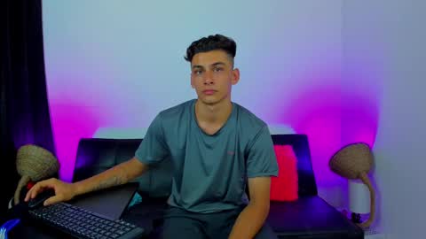 MAX     online show from 10.07.25