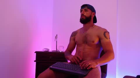 Snapshot of max_xl_ chatting on 01.16.25 max_xl_ online show from 01.16.25