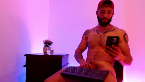 Snapshot of max_xl_ chatting on 02.20.25 max_xl_ online show from 02.20.25