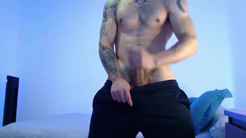 Snapshot of max_xl_ chatting on 10.07.25 max_xl_ online show from 10.07.25