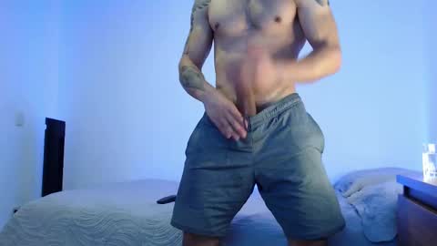 Snapshot of max_xl_ chatting on 10.08.25 max_xl_ online show from 10.08.25