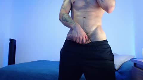 Snapshot of max_xl_ chatting on 10.20.25 max_xl_ online show from 10.20.25