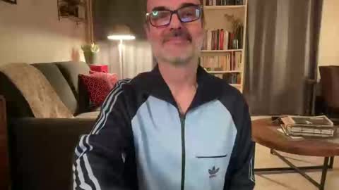 Snapshot of maxbow chatting on 02.01.25 Max Mikado online show from 02.01.25