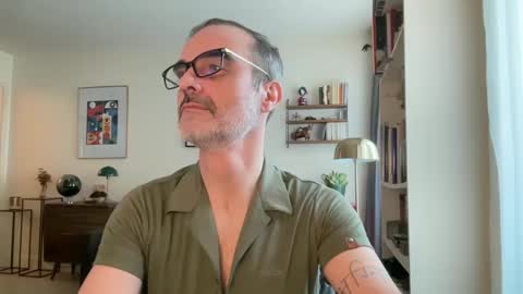 Snapshot of maxbow chatting on 02.03.25 Max Mikado online show from 02.03.25