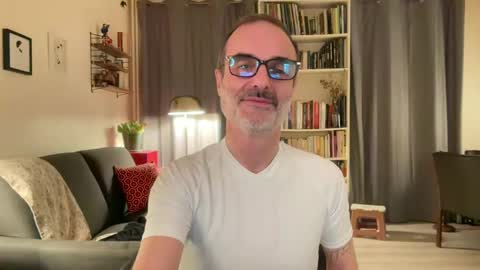 Snapshot of maxbow chatting on 02.05.25 Max Mikado online show from 02.05.25